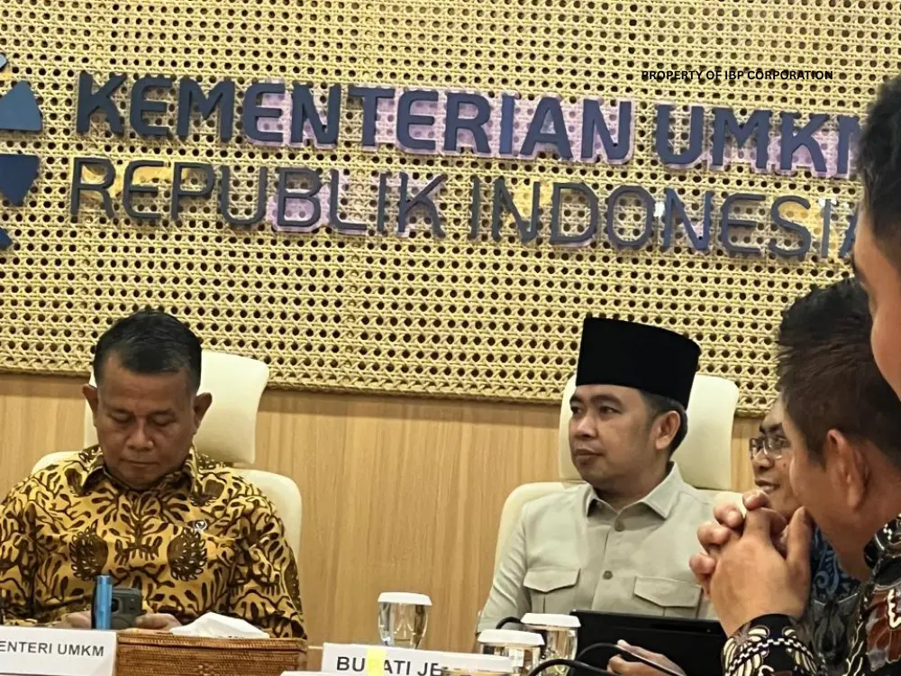Diskusi strategis kolaborasi lintas sektor untuk digitalisasi UMKM.