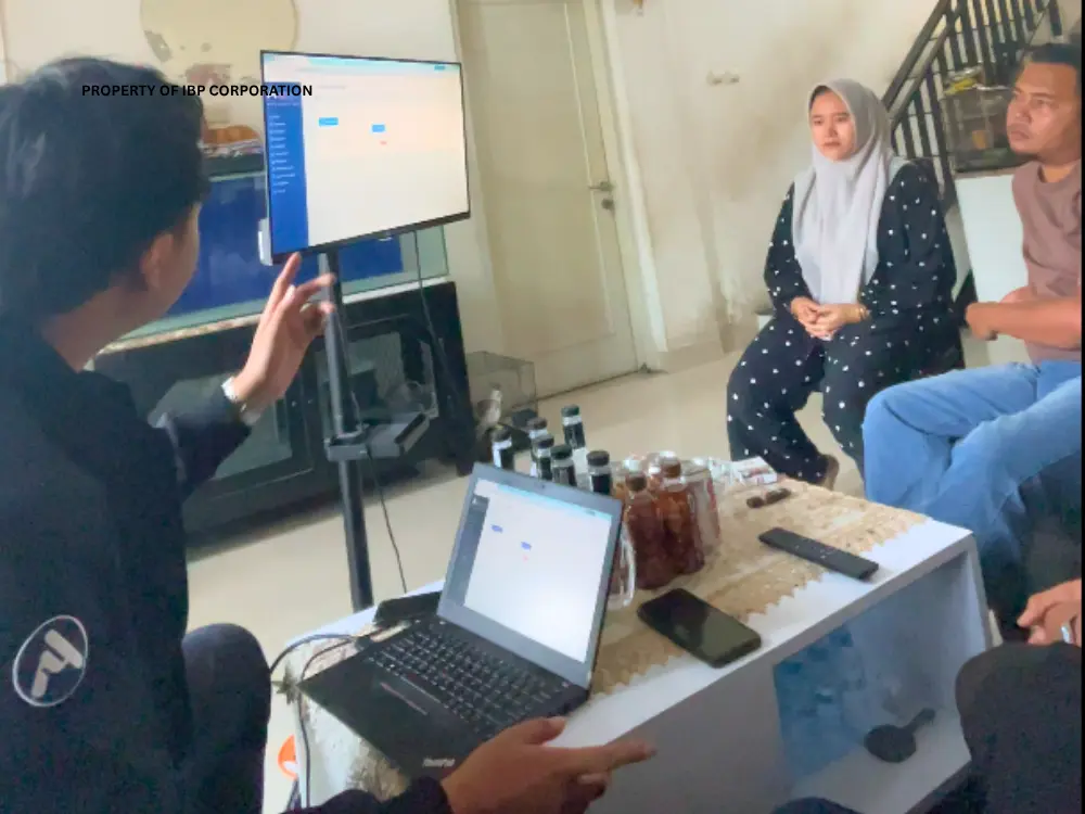 Pelatihan penggunaan aplikasi pembukuan Aibipi oleh tim Aibipi