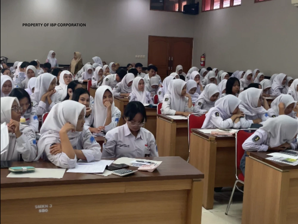 Siswa Akuntansi SMKN 3 Bandung mengikuti sesi edukasi laporan keuangan dari IBP Consultant